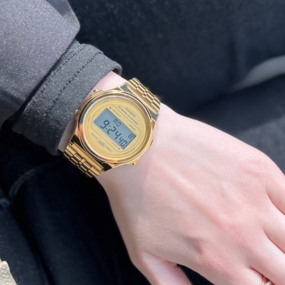 Casio Digital Watch – Vintage Retro Style (Gold)